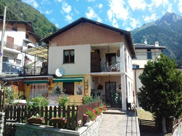 Appartamento trilocale in vendita in Via Bereri, Mezzoldo