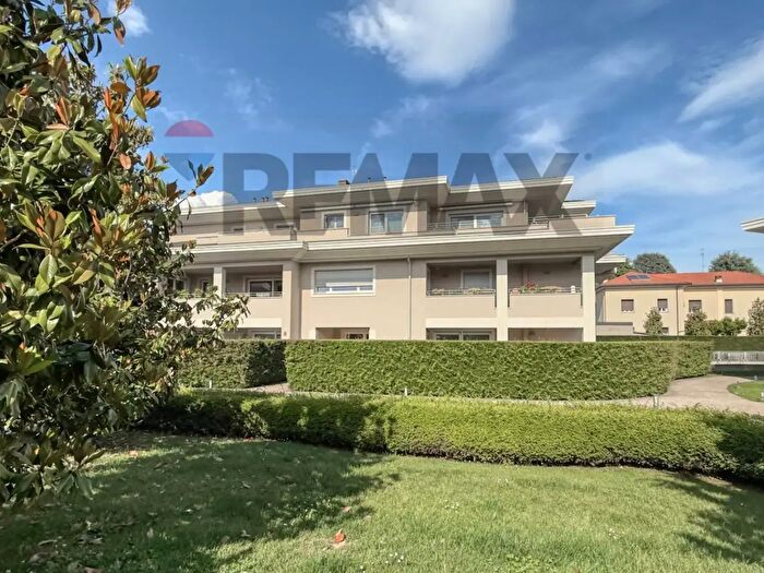 Appartamento con 5 locali in vendita in Via Don Tazzoli, Carate Brianza