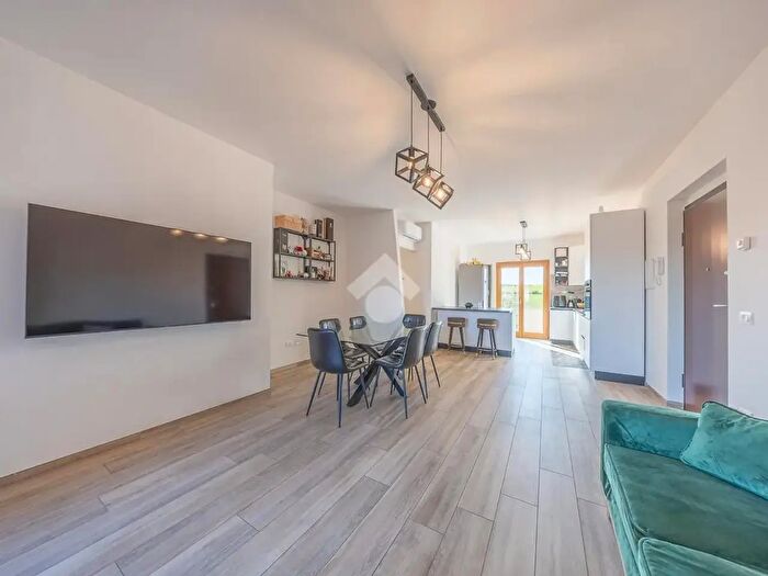 Appartamento trilocale in vendita in Via delle Gerbere, Guidonia Montecelio