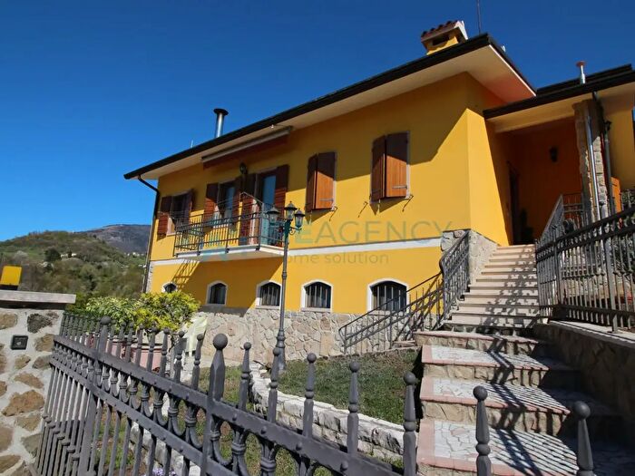 Casa quadrilocale in vendita in Salcedo
