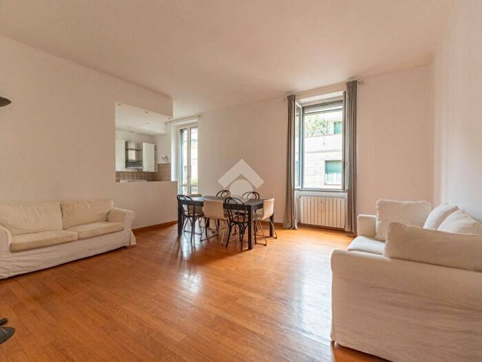 Appartamento trilocale in affitto in Via Pietro Maroncelli, Garibaldi Corso Como, Milano