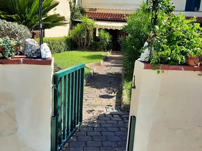 Casa con 5 locali in vendita in Ameglia