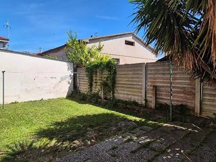 Casa con 6 locali in vendita in Cascina