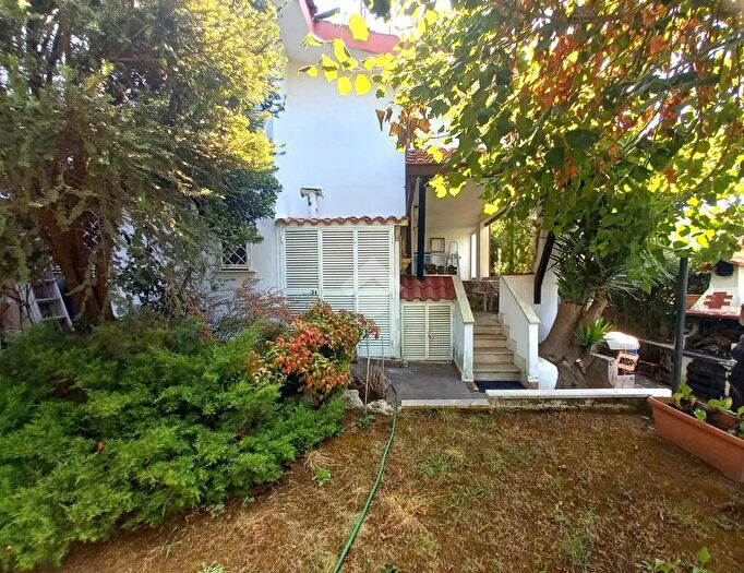 Casa quadrilocale in vendita in Via Nuoro, Ardea