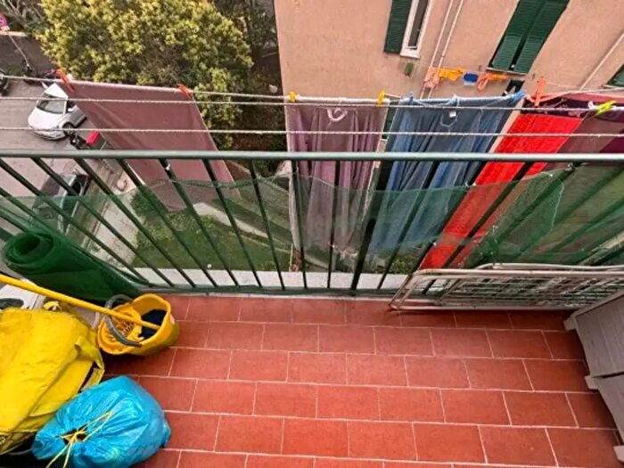 Appartamento trilocale in vendita in Via Sparta, Genova