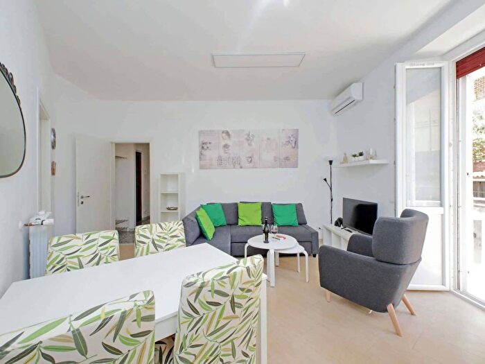 Appartamento trilocale in affitto in Via Livorno, Bologna, Roma