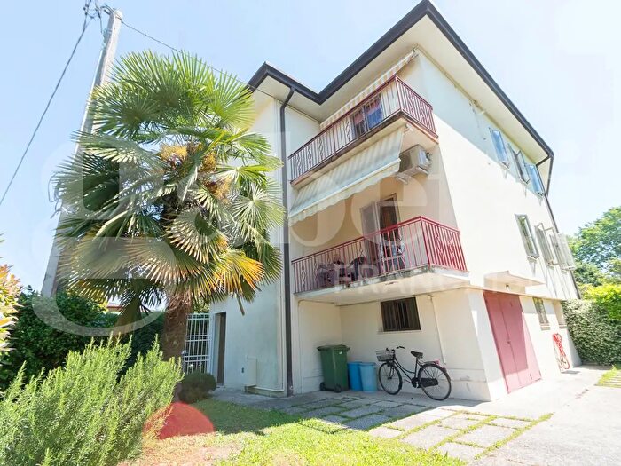 Appartamento con 8 locali in vendita in Via Ortolan, Mogliano Veneto