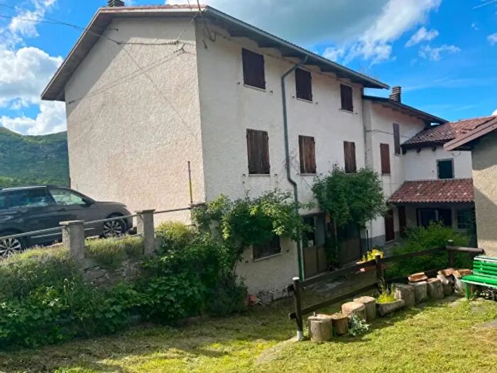 Casa con 6 locali in vendita in Via Riparotonda, Villa Minozzo