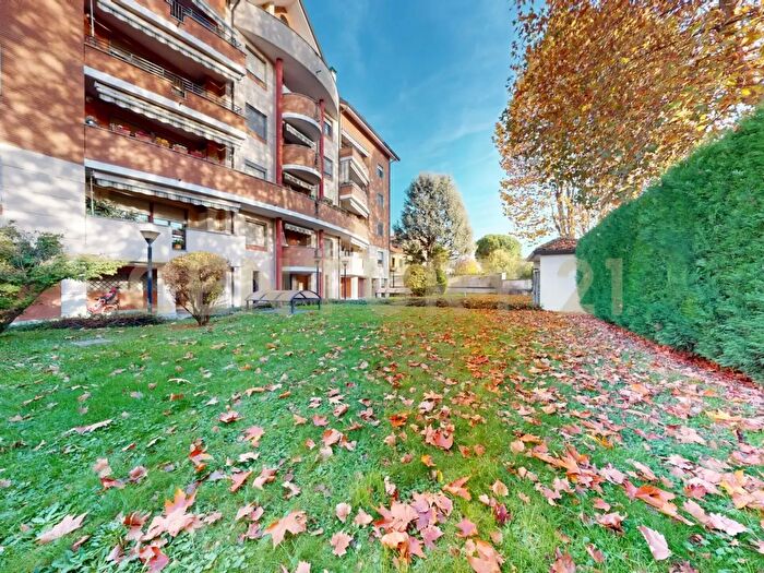 Appartamento trilocale in vendita in Via Gian Castelli, Vanzago