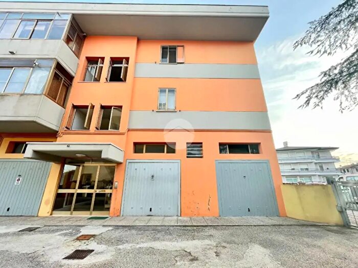 Appartamento trilocale in vendita in Via V Bellini, Rosolina