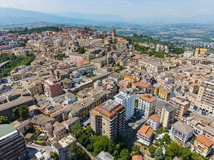 Appartamento con 10 locali in vendita in Via Calderai, Chieti