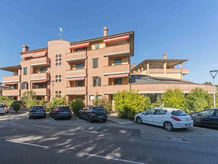 Appartamento con 5 locali in vendita in Via Vinicio Pescerelli, San Pietro In Casale