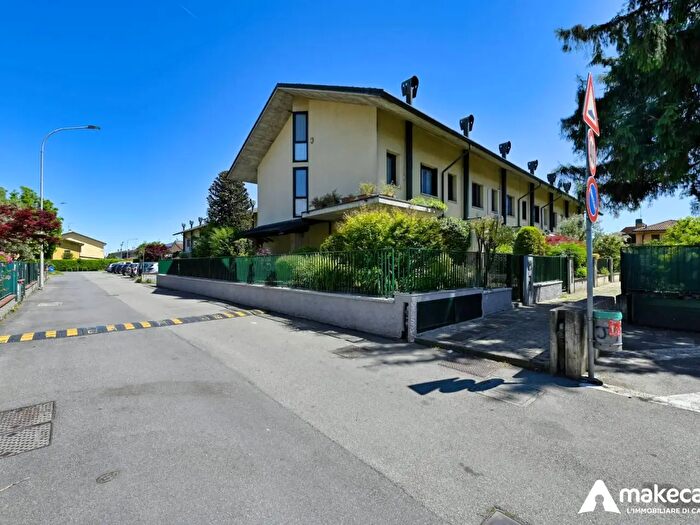 Casa trilocale in vendita in Via Europa, San Zenone Al Lambro