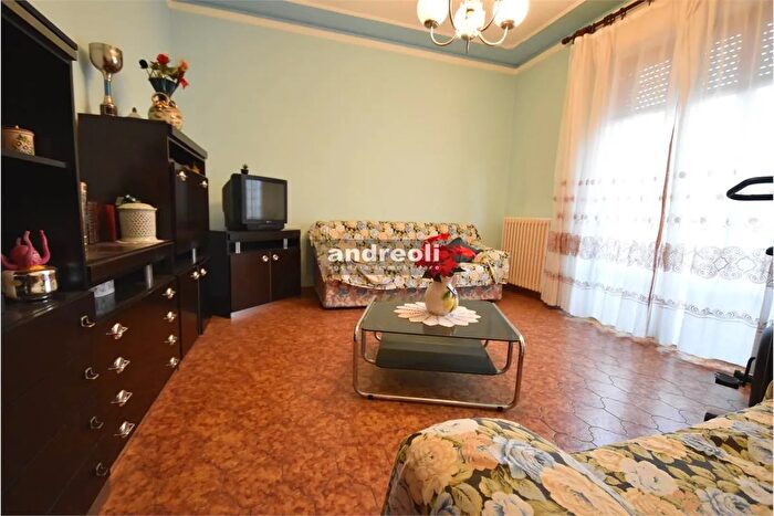 Casa con 11 locali in vendita in Chiaravalle