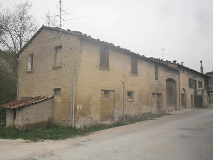 Casa con 6 locali in vendita in Via Paradiso, SantAngelo In Vado