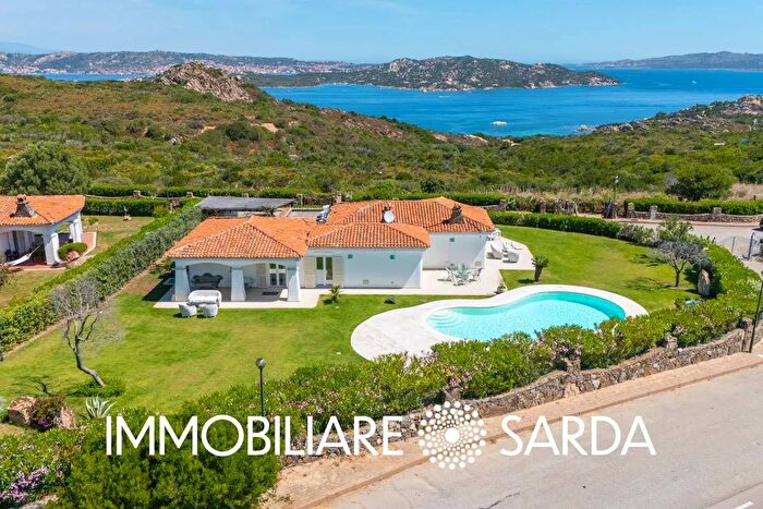 Casa con 12 locali in vendita in Via Barragge, Palau