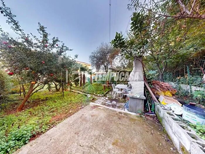 Appartamento trilocale in vendita in Via Val di Sole, Cesano Maderno