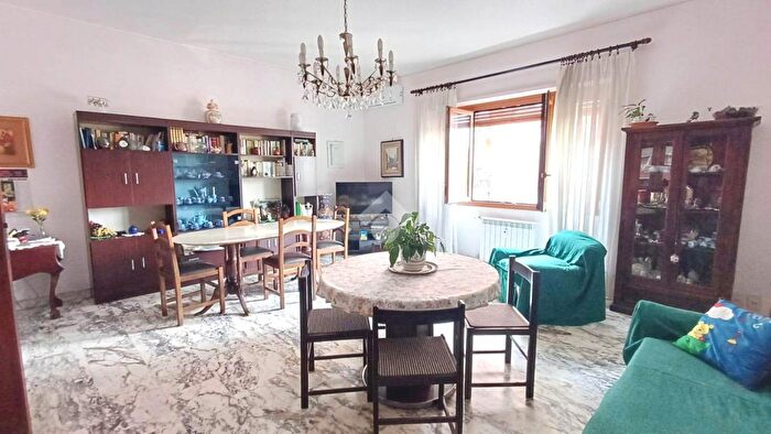 Appartamento trilocale in vendita in Via Meda Filippo, Roma