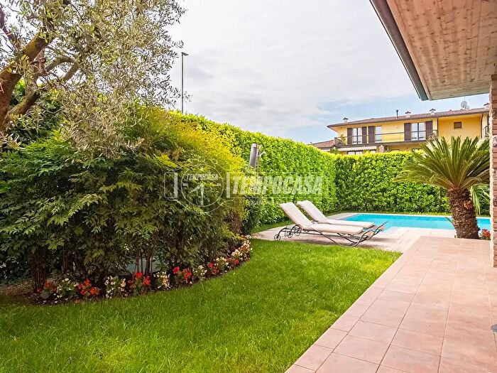 Casa quadrilocale in vendita in Via XX Settembre, Sirmione