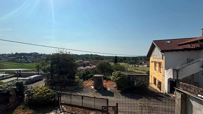 Casa quadrilocale in vendita in Via Scolari, GatticoVeruno