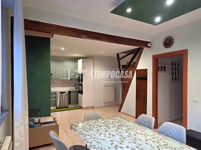 Appartamento quadrilocale in vendita in Via Val della Torre, Torino