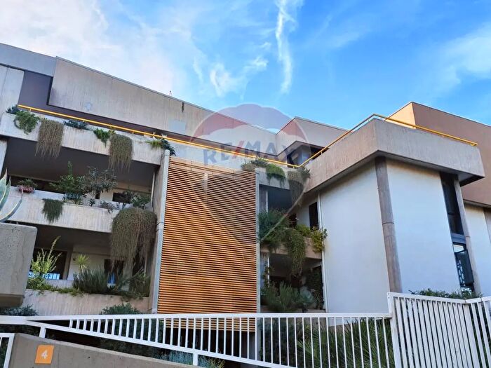 Appartamento con 6 locali in vendita in Via Osvaldo Marzano, Bari