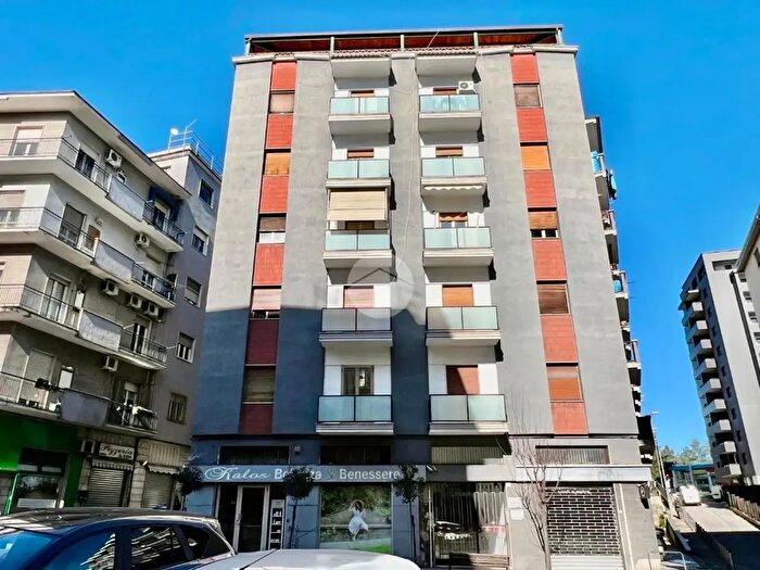 Appartamento trilocale in vendita in Via Nicola Serra, Cosenza