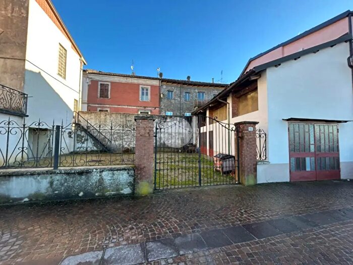 Casa con 11 locali in vendita in Via Trieste, CastellAlfero