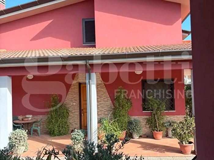 Casa con 5 locali in vendita in Via Mattia Montecchi, Aprilia
