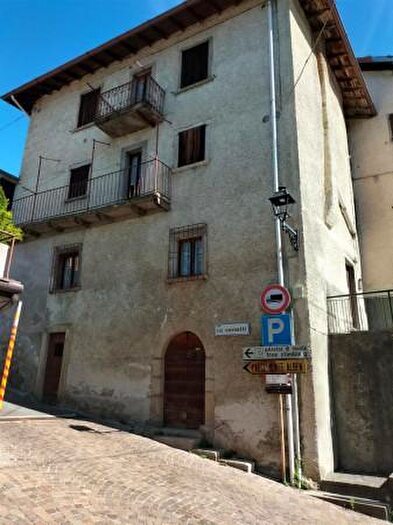 Casa con 6 locali in vendita in Via Fratelli Cornetti, Cornalba