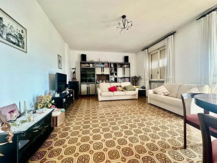 Appartamento con 5 locali in vendita in Cecina