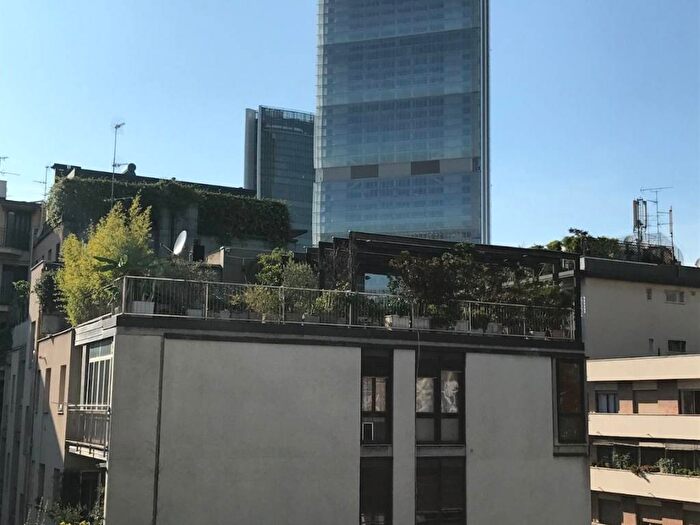 Appartamento trilocale in affitto in Via Vincenzo Monti, Sempione, Milano