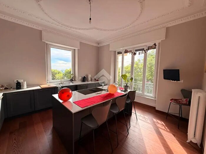 Appartamento con 9 locali in vendita in Appartamento Corso Firenze, Genova