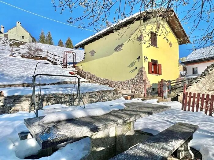 Casa quadrilocale in vendita in Bognanco