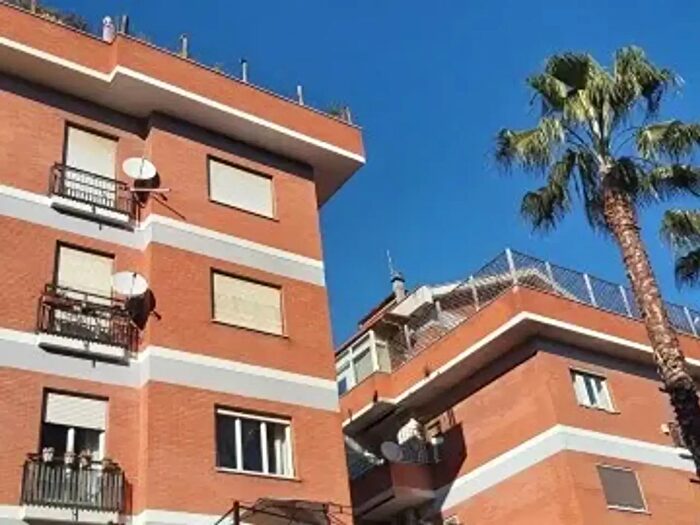 Appartamento quadrilocale in affitto in Via Giuseppe Belluzzo, Roma