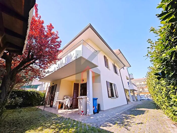 Casa con 6 locali in vendita in Forli'