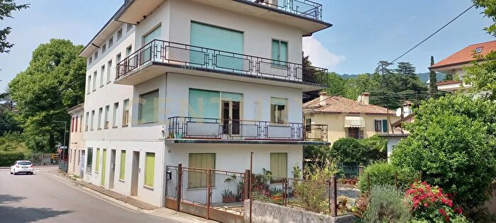 Casa con 20 locali in vendita in Via Molini, Valdobbiadene