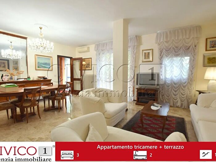 Appartamento con 7 locali in vendita in Via Amba Aradam, Venezia