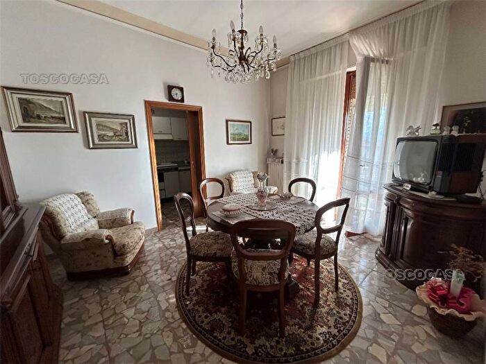 Casa con 8 locali in vendita in Fucecchio