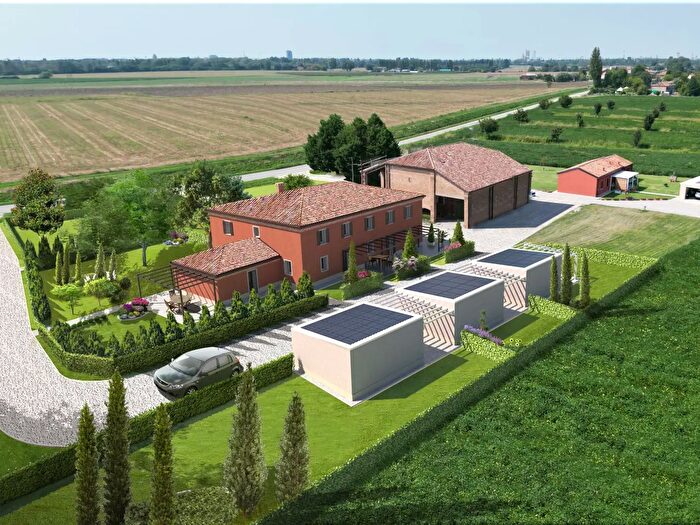 Casa con 15 locali in vendita in Ferrara