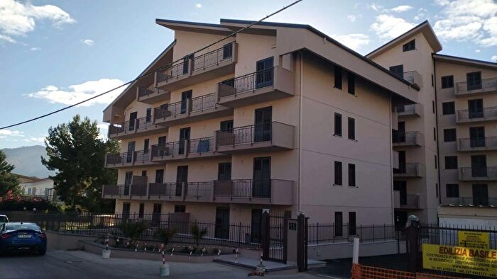 Appartamento quadrilocale in vendita in Via Aquino, Palermo