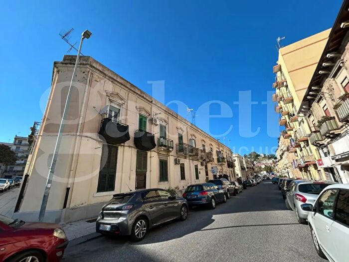 Appartamento trilocale in vendita in Via Placida, Messina