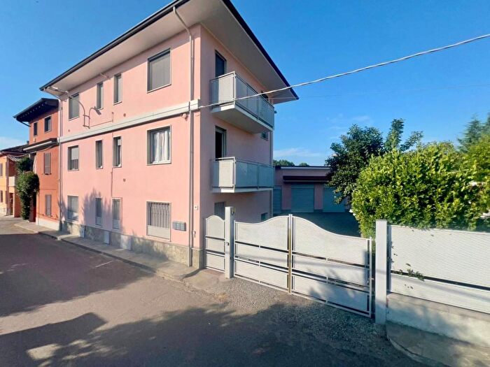 Appartamento trilocale in affitto in Via dei Mille, Centro, Broni