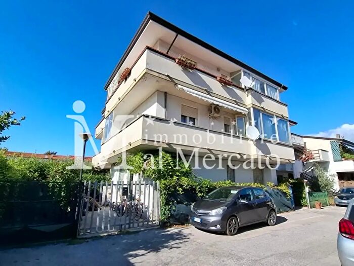 Appartamento trilocale in vendita in a Don Innocenzo Lazzeri, Viareggio