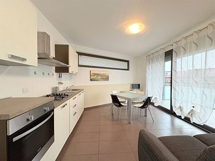 Appartamento trilocale in affitto in via Einaudi, Borgo Piave Corso Europa Zona Ferrero, Alba