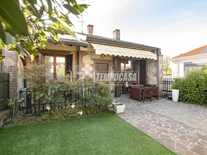 Casa con 5 locali in vendita in Via Vittorio Veneto a, Pozzo DAdda