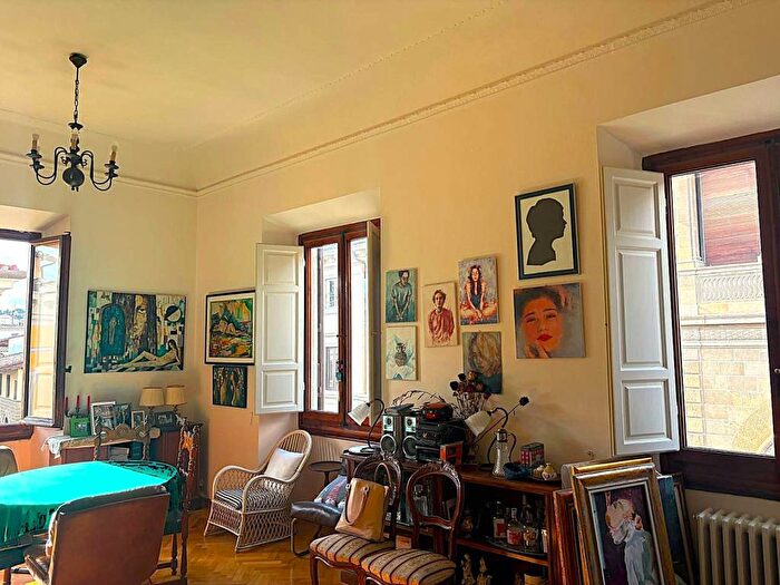 Appartamento con 6 locali in affitto in Piazza della Repubblica, Firenze