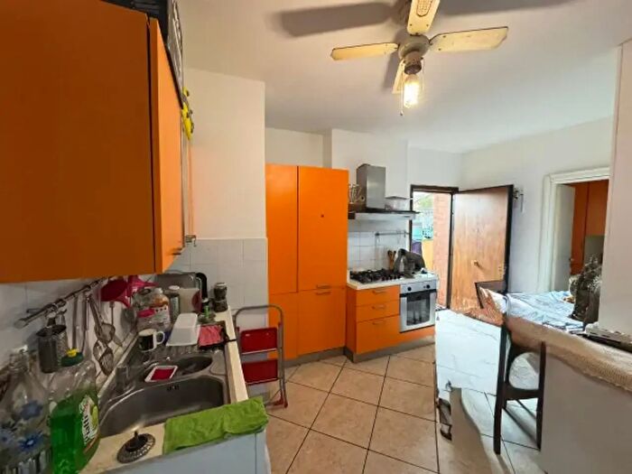 Appartamento trilocale in vendita in Via del Lago Regillo, Roma