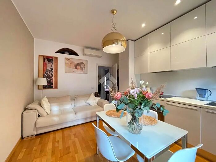 Appartamento trilocale in affitto in Via Genova Thaon di Revel, Milano