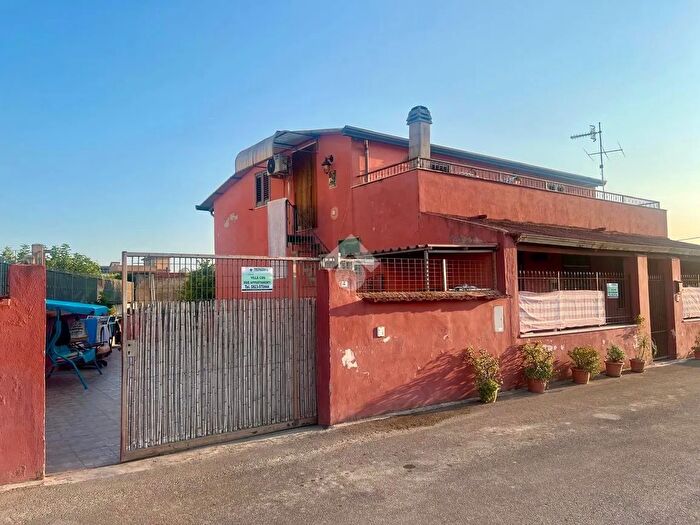 Casa con 5 locali in vendita in Via M Troisi, Mondragone